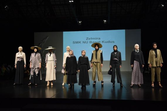 Desainer Kenamaan Terpesona Melihat Desain Siswi SMK di Jogja Fashion Week - JPNN.COM