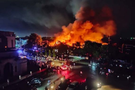 Kebakaran Besar Terjadi di Lhokseumawe, Belasan Rumah Hangus Terbakar - JPNN.COM