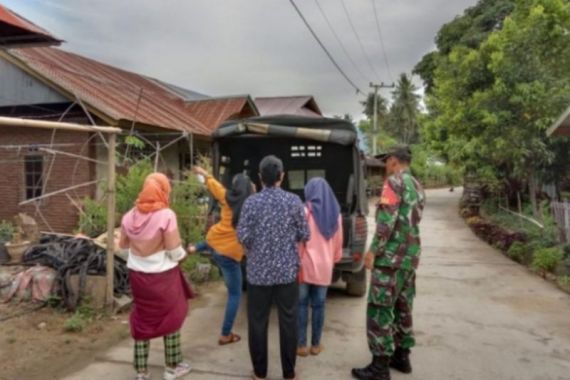 Personel TNI Menyisir Hingga Pelosok Desa Polewali Mandar - JPNN.COM