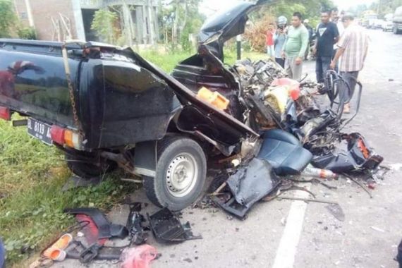 Kecelakaan Maut Bus vs Pikap di Bireuen, Dua Orang Tewas - JPNN.COM