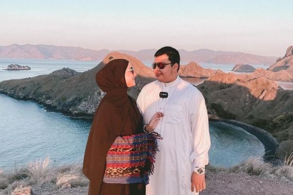 Pesan Haru Istri dari Anak Mediang Ustaz Arifin Ilham Melewati 172 Hari Pernikahan - JPNN.COM