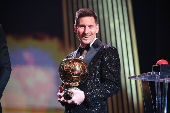 Rengkuh Trofi Ballon d'Or ke-7, Lionel Messi Singgung Robert Lewandowski - JPNN.COM