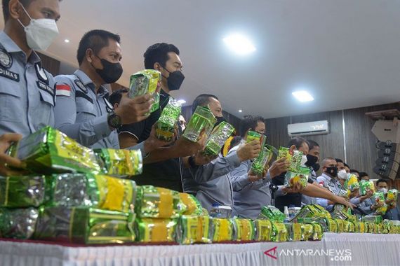 Bongkar Jaringan Narkoba Internasional, Polda Aceh Sita 100 Kilogram Sabu-Sabu - JPNN.COM