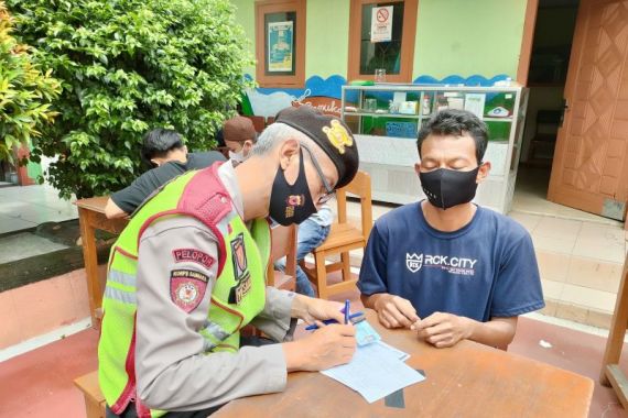 Puluhan Personel Polres Bogor Gerebek Pasar Anyar, Ada yang Berbeda - JPNN.COM