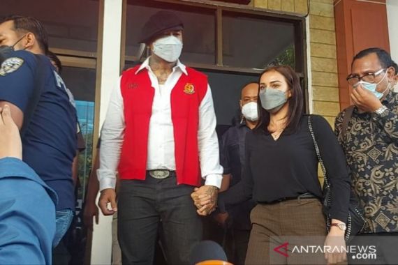 Deretan Artis Berkasus Sepanjang 2021, Ada Jerinx SID Hingga Nirina Zubir - JPNN.COM