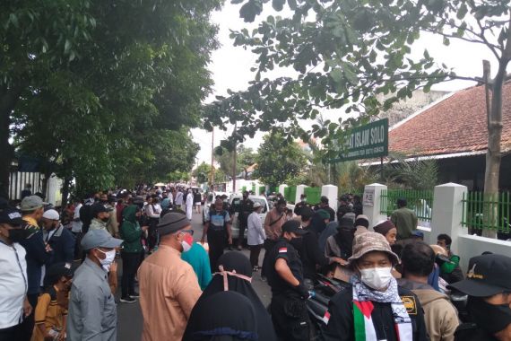 Ribuan Massa 212 Kumpul di Gedung Umat Islam Solo, Ada Pesan dari Kombes Ade Nih! - JPNN.COM