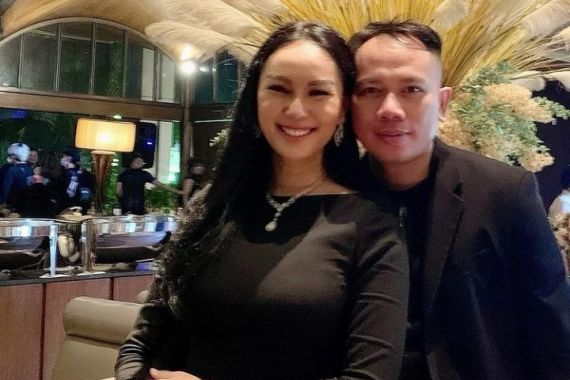 Dikabarkan Bercerai dari Kalina Ocktaranny, Vicky Prasetyo Jenguk Mama Een - JPNN.COM