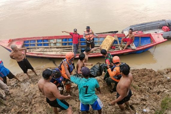 Bocah Tenggelam di Sungai Batang Asai Ditemukan Meninggal Dunia - JPNN.COM