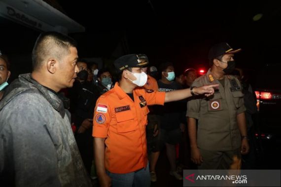 Evakuasi Warga Terdampak Letusan Semeru, Bupati: Kami Sangat Membutuhkan Tambahan Sukarelawan - JPNN.COM