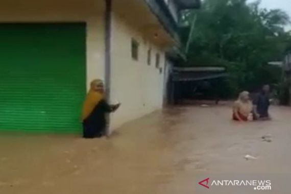 Tolong! Warga Pulau Kangean Sumenep Kebanjiran - JPNN.COM