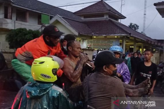 Innalillahi, 13 Warga Meninggal Akibat Erupsi Gunung Semeru - JPNN.COM