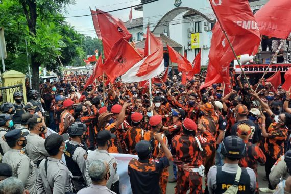Demo di Depok, Massa Pemuda Pancasila Punya Tuntutan Serius untuk PDIP - JPNN.COM