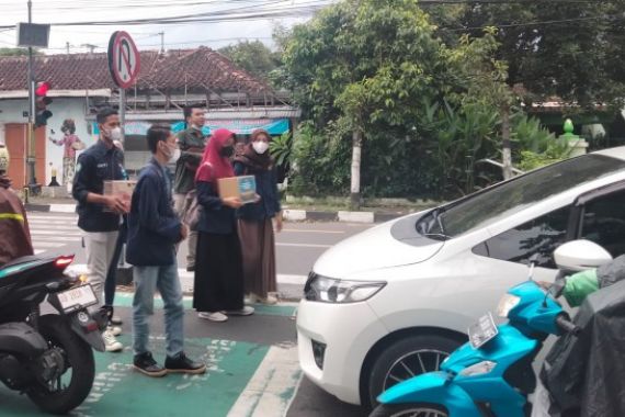 KM UPY Menggalang Dana Buat Warga Terdampak Erupsi Gunung Semeru - JPNN.COM