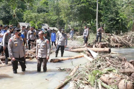 Irjen Iqbal Sampai Turun ke Lokasi Banjir, Keluarkan Perintah - JPNN.COM