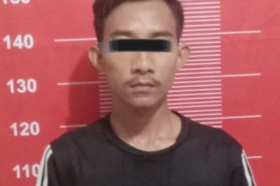 Pemuda Ini Nekat Mengacungkan Golok ke Polisi dan TNI - JPNN.COM