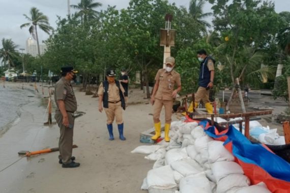Upaya Anak Buah Anies Baswedan Tangani Banjir Rob di Utara - JPNN.COM