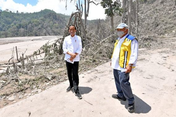 Jokowi Ingin Merelokasi 2.000 Rumah Terdampak Erupsi Gunung Semeru - JPNN.COM