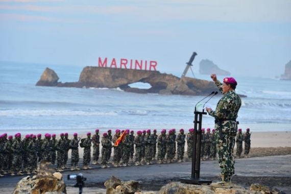 Ratusan Prajurit Korps Marinir TNI AL Bersiaga di Tepi Pantai, Ada Apa? - JPNN.COM
