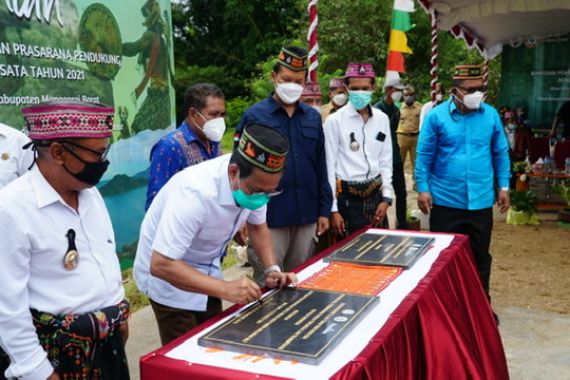 Gus Menteri Resmikan 4 Desa Wisata Pendukung DSP Labuan Bajo - JPNN.COM