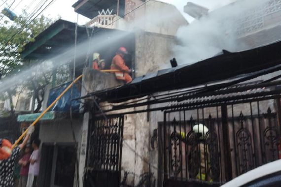 Kebakaran di Tambora I, 4 Rumah Ludes, Satu Keluarga Tewas - JPNN.COM