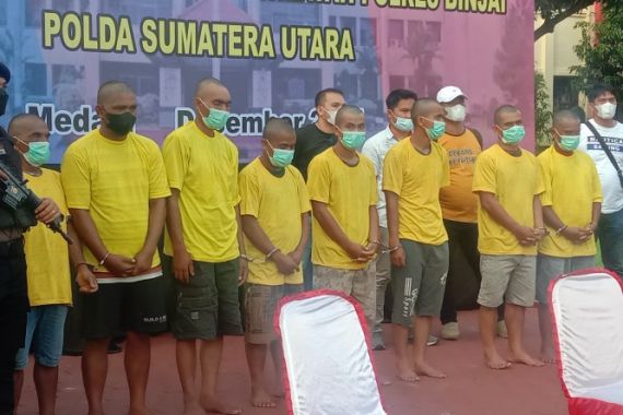 Ini Tampang 8 Pelaku yang Membakar Darwin Hidup-Hidup, Ternyata Masih Satu Keluarga - JPNN.COM