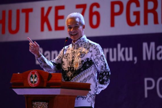 Ganjar Pranowo Beberkan Tantangan Berat pada Guru saat Ini - JPNN.COM