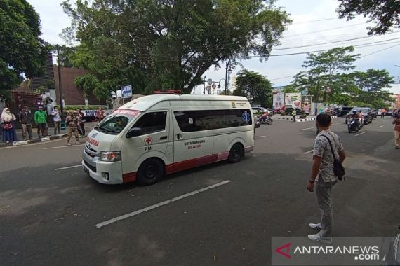 Tiba di Pendopo Rumah Dinas, Jenazah Wali Kota Bandung Disambut Suasana Haru - JPNN.COM