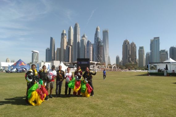 3 Anggota Polri Ikut Kejuaraan Dunia Terjun Payung Dubai International Parachuting Championship - JPNN.COM