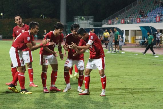 Timnas Indonesia Gilas Kamboja, Iwan Bule Sebut 2 Kelemahan Garuda - JPNN.COM