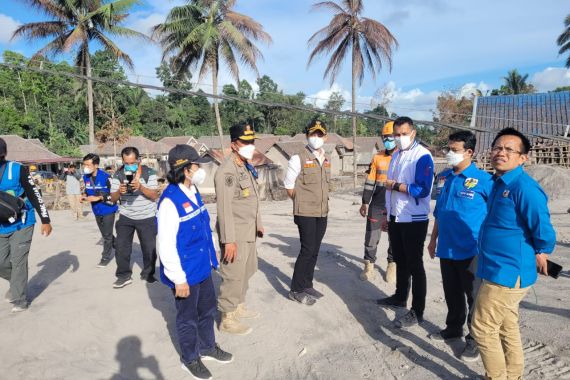 KNPI Bantu Korban Erupsi Semeru, Gus Ipin: Ini Bentuk Konkret Nilai Gotong Royong - JPNN.COM