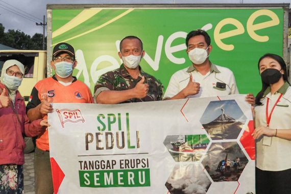 Aksi Kemanusian SPIL Bantu Warga Terdampak Erupsi Gunung Semeru - JPNN.COM