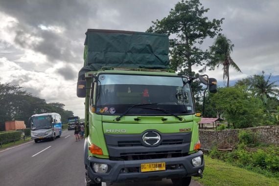 Truk Tronton Hantam Fuso di Tol Tangerang-Merak, Sopir Tewas di Lokasi Kejadian - JPNN.COM
