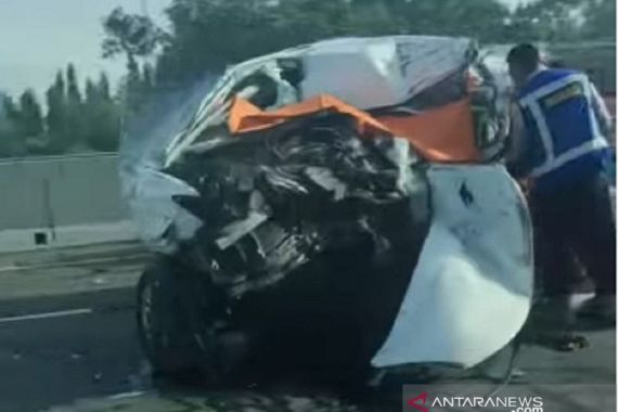 Kecelakaan di Tol Jakarta-Cikampek, Pasangan Suami Istri Meninggal Dunia - JPNN.COM
