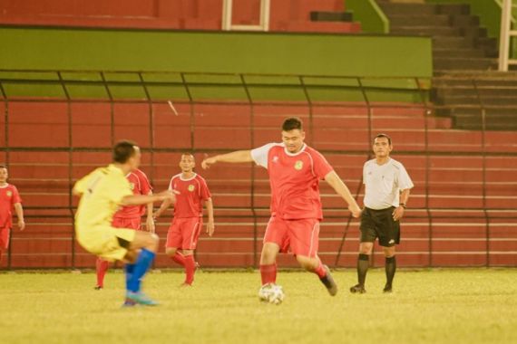 Bobby Nasution Antar Kota Medan Juarai Turnamen Sepak Bola - JPNN.COM