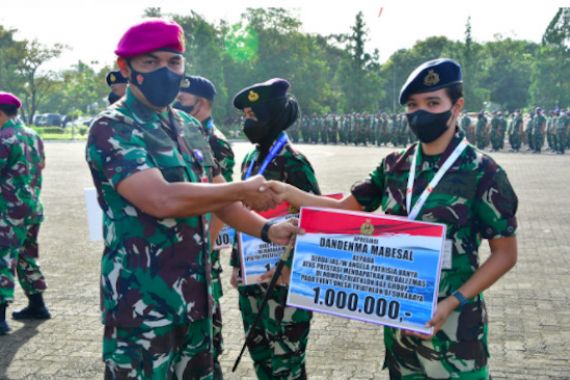 Kolonel Marinir Gatot Berikan Apresiasi Kepada Atlet Mabesal Berprestasi - JPNN.COM