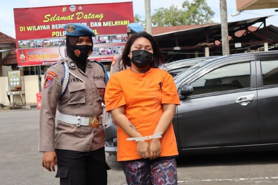 Cewek Bertato Pakai Baju PNS, Ada Pria Terpesona Keluar Uang Rp 376 Juta - JPNN.COM