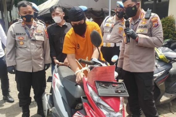 Orang Ini Bisa Mencuri Motor Dalam 5 Detik, Caranya Bukan Main - JPNN.COM