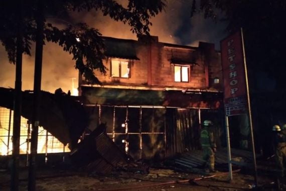 Kebakaran di Pasar Kemis Tangerang: 7 Ruko Hangus, Ada Korban - JPNN.COM