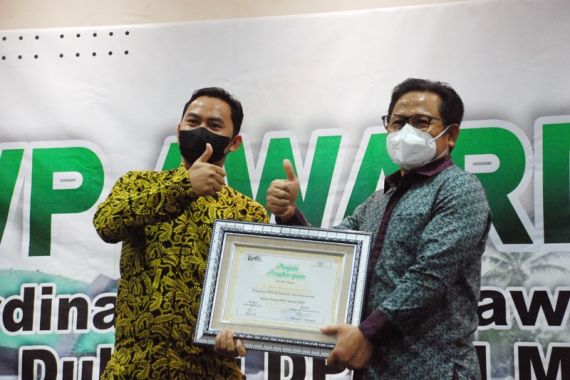 Gus Muhaimin Raih Penghargaan di KWP Award 2021 - JPNN.COM