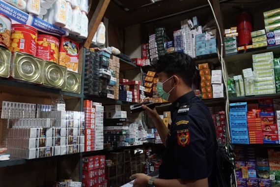 Bea Cukai Gagalkan Jutaan Batang Rokok Ilegal di Sumatera - JPNN.COM