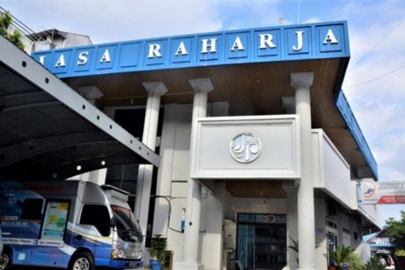 Jasa Raharja Serahkan Santunan Untuk Korban Kecelakaan Truck Fuso di Cianjur - JPNN.COM