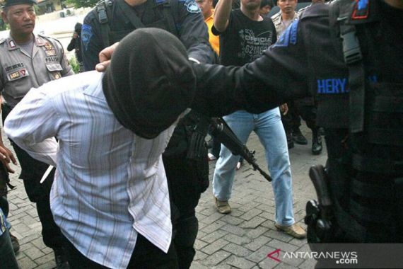 Densus 88 Juga Tangkap Terduga Teroris di Batam, Begini Komentar Kompol Robby - JPNN.COM