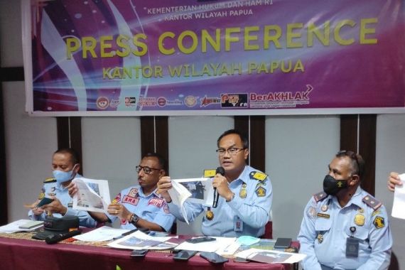 6 WNA Asal Tiongkok Diduga Lakukan Penambangan Ilegal di Papua - JPNN.COM