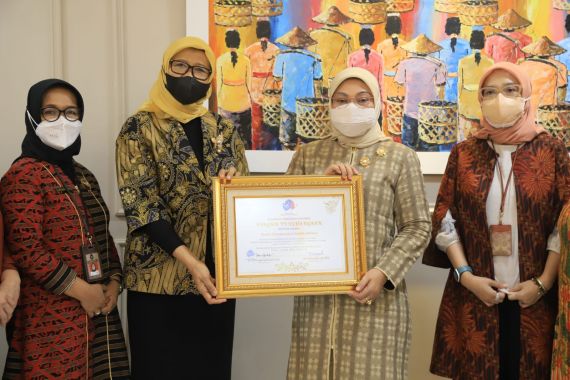 Kemnaker Terapkan Pengarustamaan Gender, Ida Raih Pimti Awards 2021 - JPNN.COM