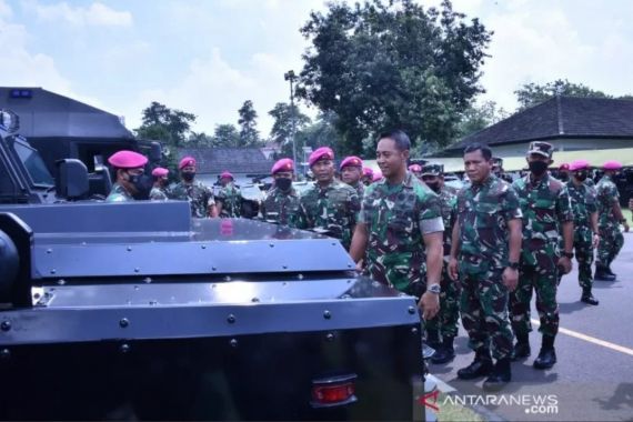 Ke Cilandak, Panglima TNI Dikelilingi Pasukan Baret Ungu - JPNN.COM