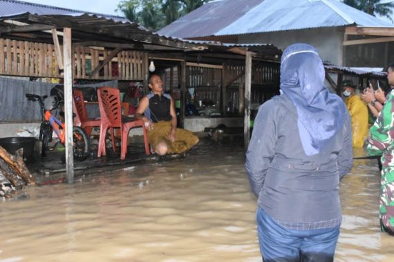 Belasan Kecamatan di Madina Terendam Banjir, Pemkab Tetapkan Status Darurat - JPNN.COM