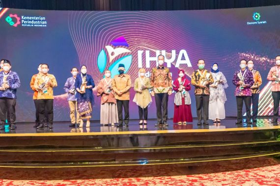 Garudafood Meraih Indonesia Halal Industry Award 2021 dari Kemenperin - JPNN.COM