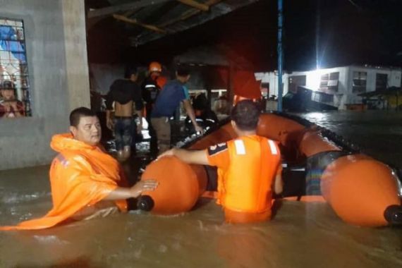 Curah Hujan Tinggi, 350 Rumah di Kota Gunungsitoli Terendam Banjir - JPNN.COM