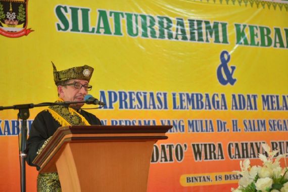 Dinilai Berkontribusi, Salim Segaf Dianugerahi Gelar Dato' Wira Cahaya Buna - JPNN.COM