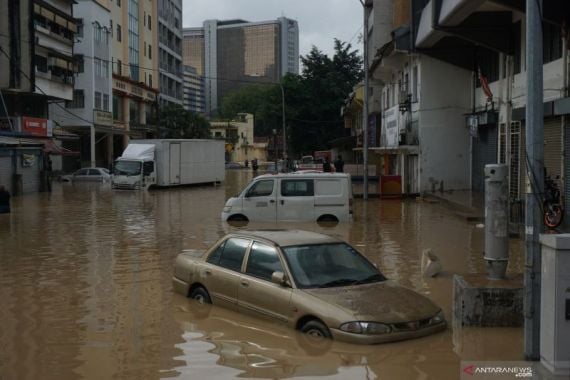 5 Cara Atasi Mobil Saat Terendam Banjir, Nomor 2 Tolong Disimak, Penting - JPNN.COM